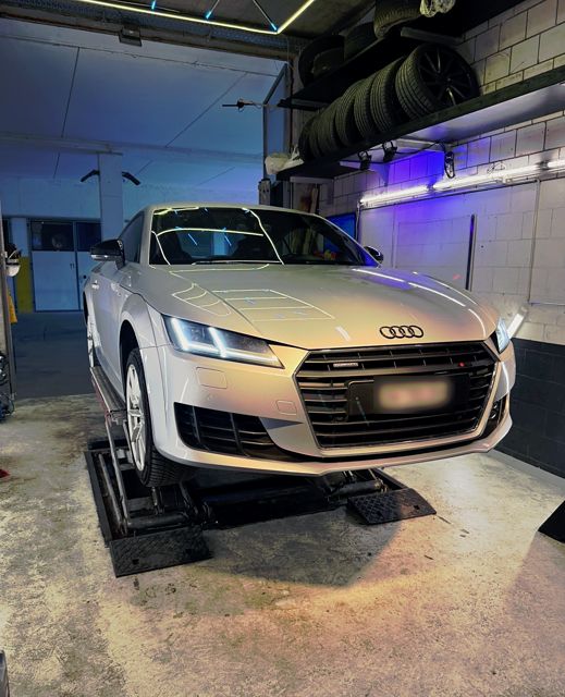 Audi TT in der Werkstatt