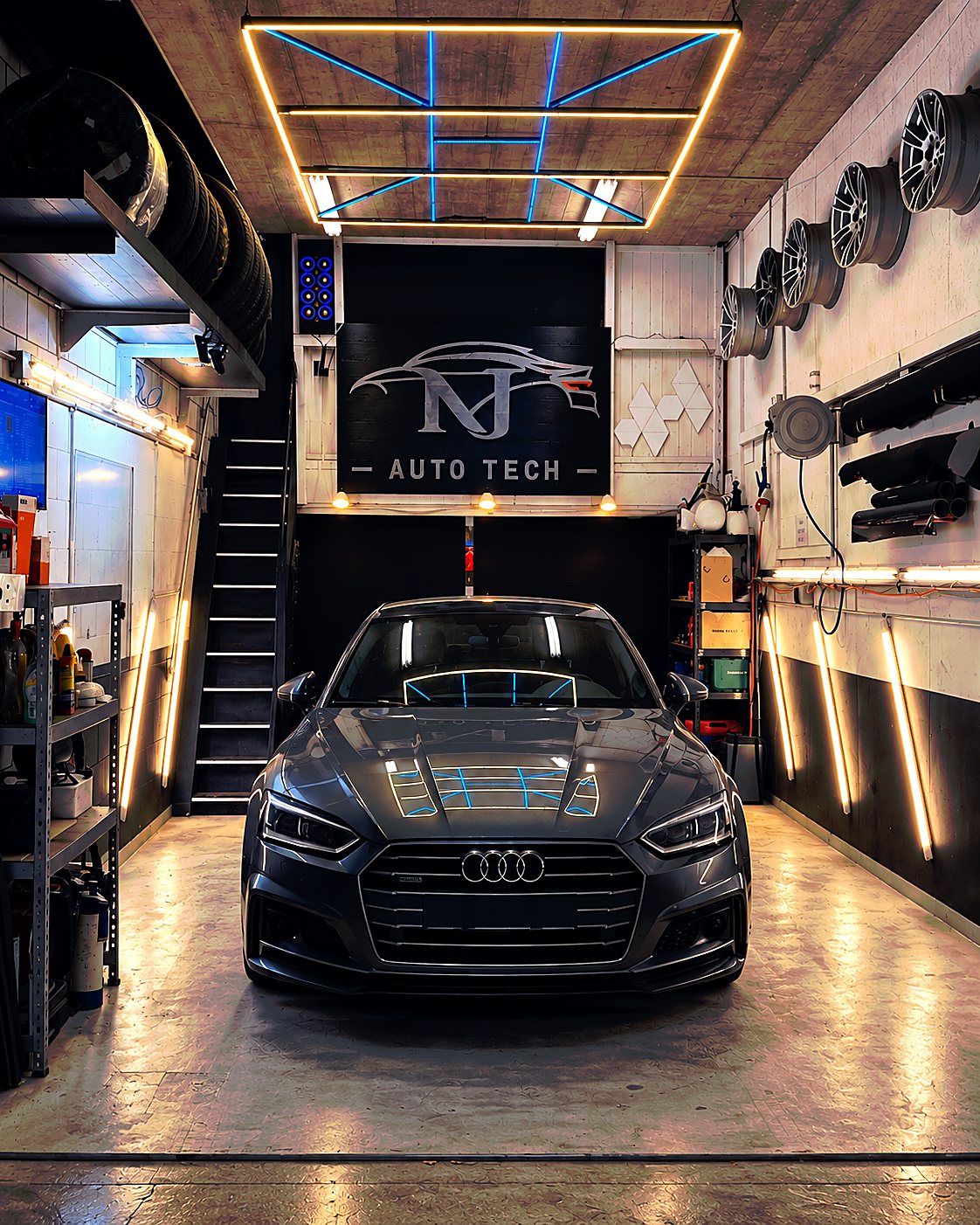 LED-Scheinwerfer eines Audi in der Werkstatt